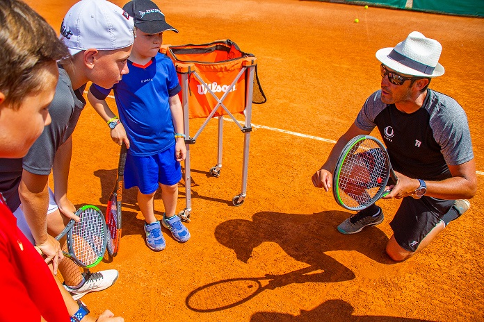 stage-tennis-initiation-decouverte-sport-vacances-scolaires-enfant-adolescent-debutant-06-cote-azur