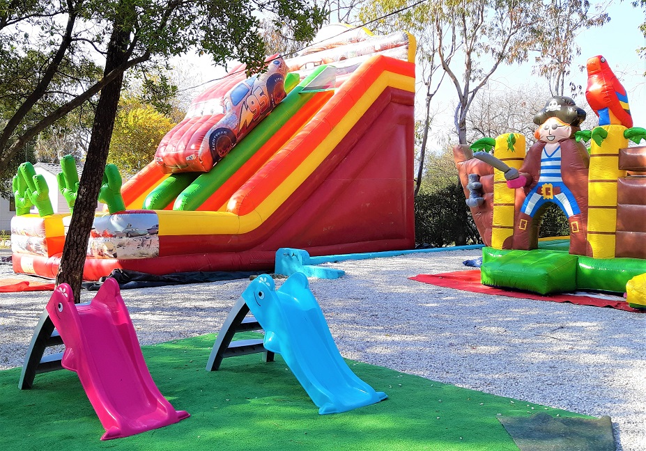 parc-attractions-cote-azur-ranch-jeu-structure-gonflable-enfant-familles