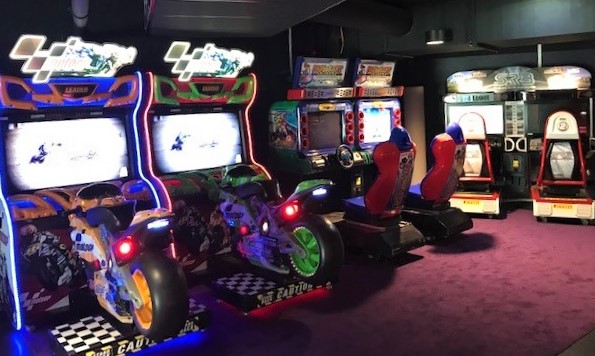 salle-jeux-videos-arcade-cineum-cannes-cote-azur