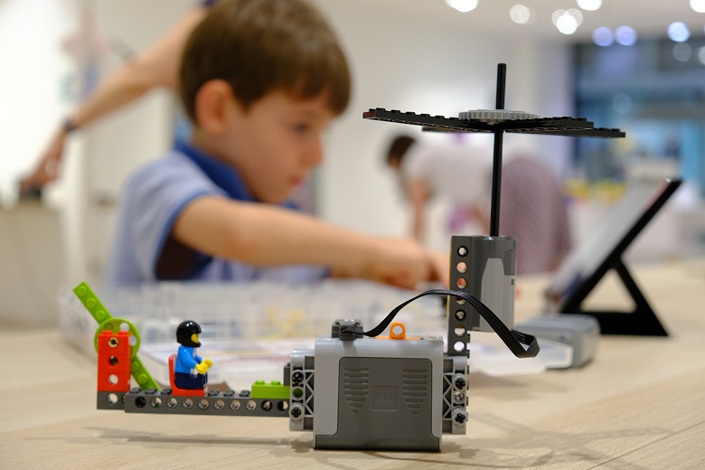 stage-robotique-briques-lego-menton-antibes-nice-enfants-vacances-scolaires