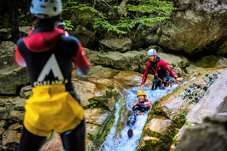 guide-sortie-canyoning-cote-azur-equipement-parcours-facile
