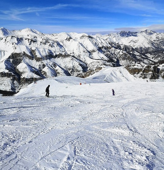 sejour-colo-ski-enfant-adolescent-auron-alpes-sud-depart-nice