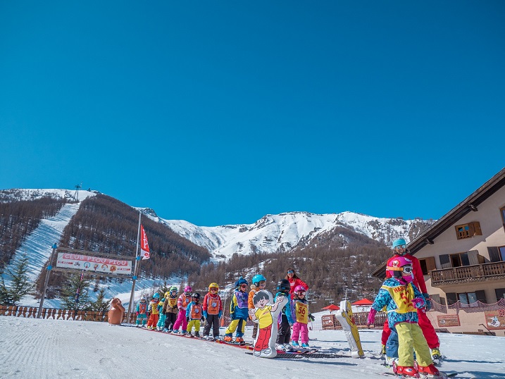 station-ski-auron-alpes-maritimes-06-cours-enfants-sejour-famille-neige