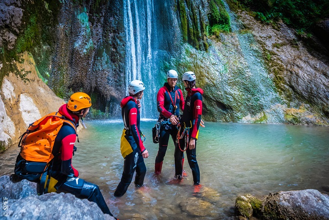 sortie-canyoning-gorges-loup-canyons-experience-alpes-maritimes-initiation-famille