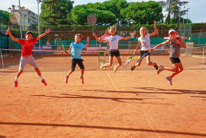 stages-sport-voile-tennis-enfant-nice-cote-azur-vacances-ete-2023