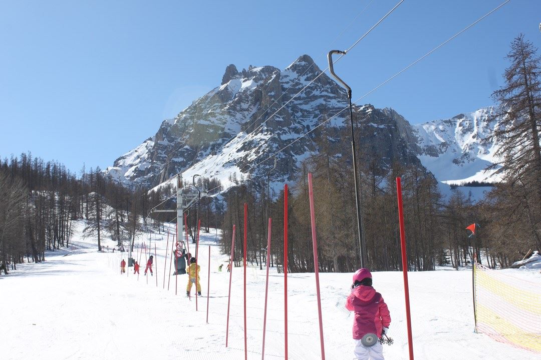 station-ski-debutants-enfants-petites-pistes-val-pelens-entraunes-alpes-marititmes-sud-france