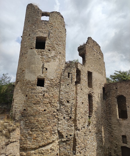 visite-jeu-village-medieval-ligurie-italie-apricale