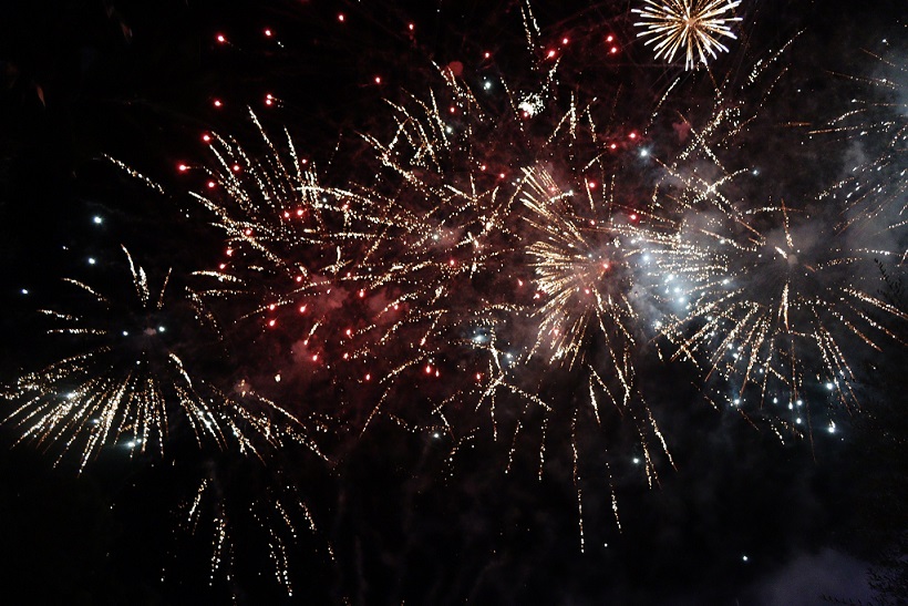 feu-artifice-decembre-noel-saint-laurent-du-var-cote-azur