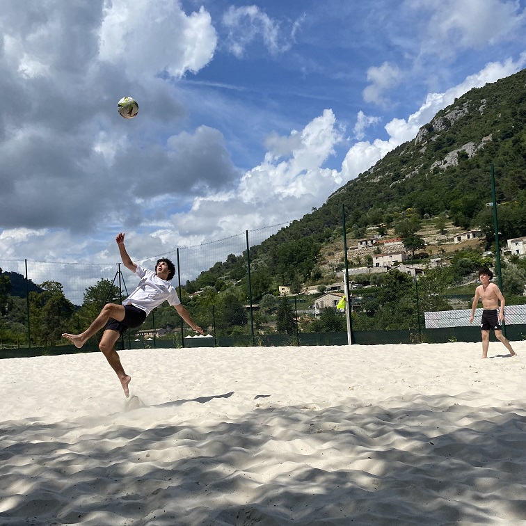 terrain-beach-volley-jouer-match-soccer-sable-alpes-maritimes