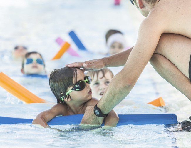 cours-natation-enfant-rentree-septembre-piscine-alpes-maritimes-menton-roquebrune