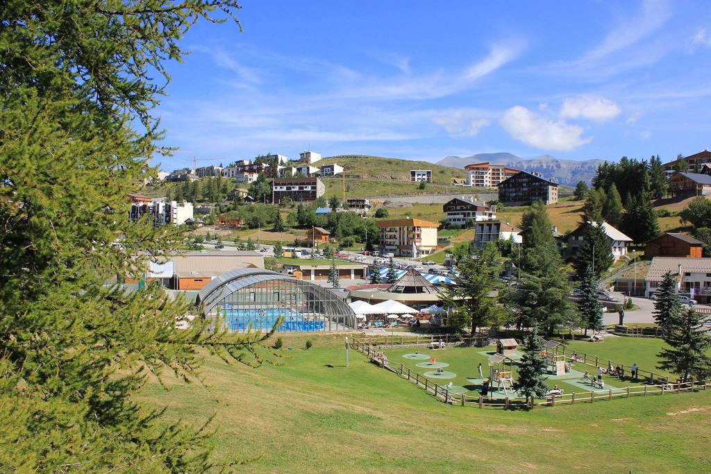 activites-loisirs-ete-valberg-enfant-famille-piscine-parc-sport-station-alpes-maritimes