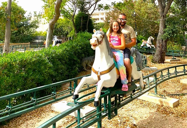 manege-enfants-chevaux-galopant-parc-loisirs-ranch-cannet-cote-azur-vacances