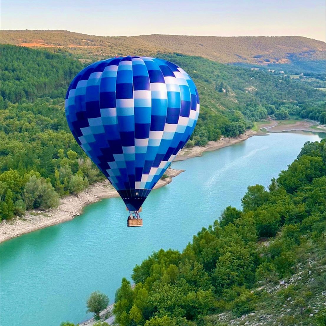 vol-en-montgolfiere-cote-azur-provence-reserver-dates-horaires-tarifs