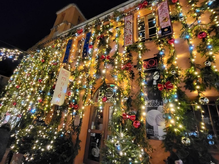 noel-biot-illuminations-decorations-programme-animations-sortie-famille-magie-pere