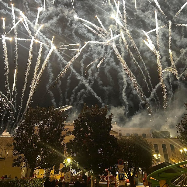 feu-artifice-village-noel-saint-laurent-cote-azur-date-horaire
