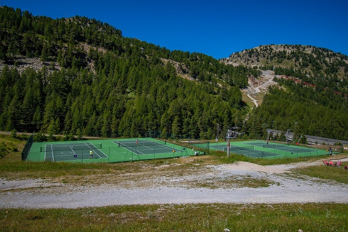 club-tennis-terrains-activites-sport-station-isola2000-alpes-sud