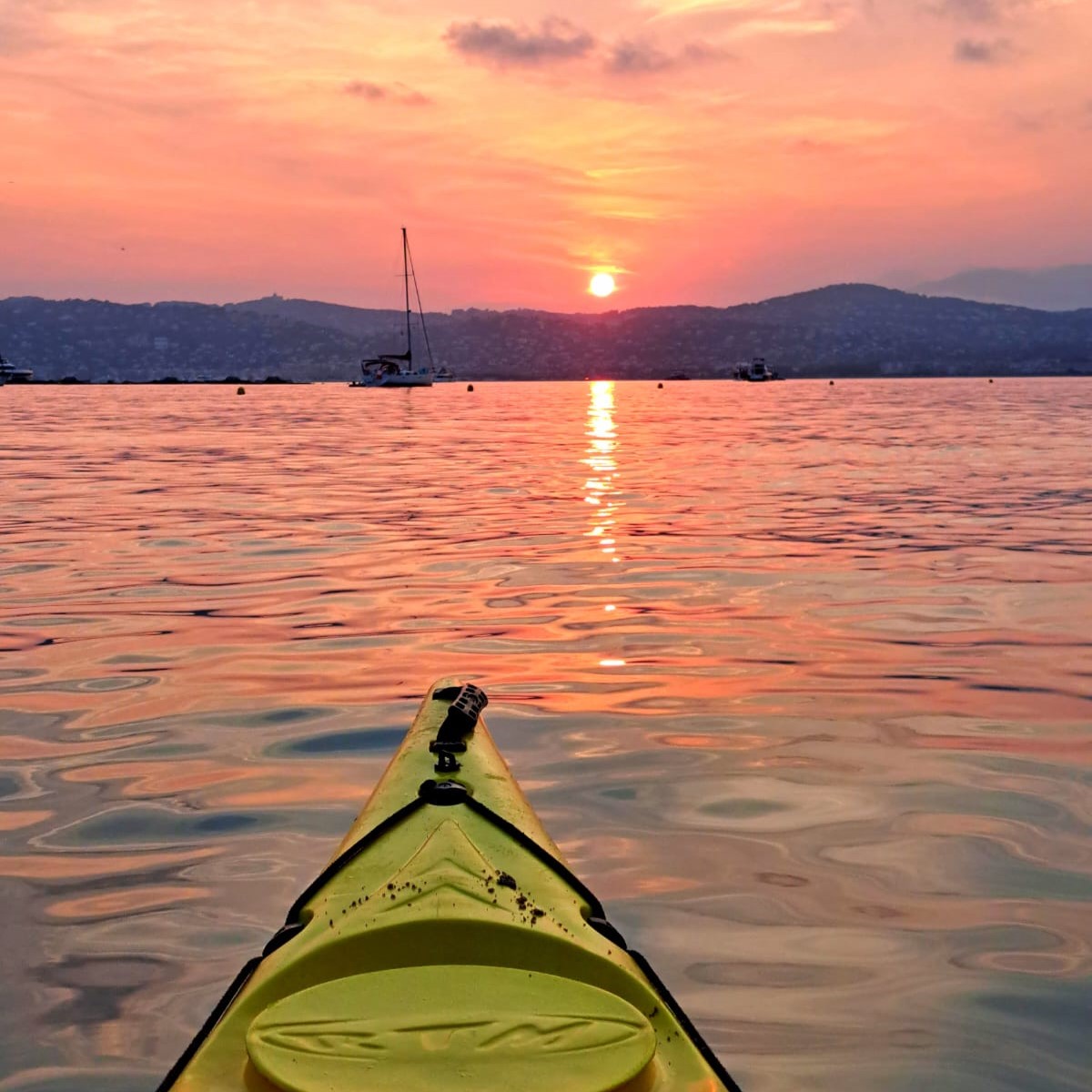 location-paddle-kayak-mer-antibes-juan-juillet-aout-base-nautique