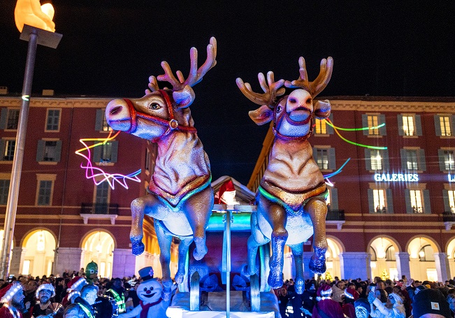 parade-noel-nice-danseurs-mascottes-animations-cote-azur