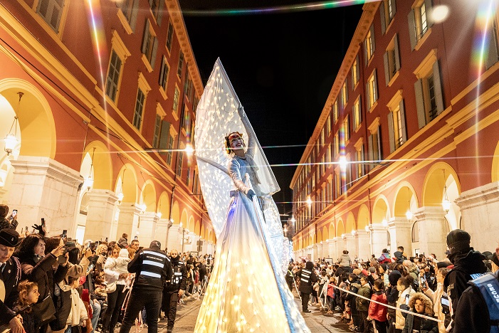 grande-parade-nice-char-pere-noel-jean-medecin-place-massena