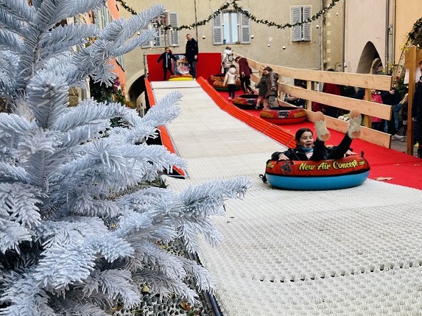 piste-luge-gratuite-pour-enfants-vacances-noel-village-biot-alpes-maritimes-06