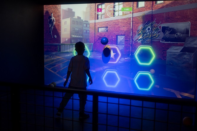 salle-jeux-connectes-virtuels-cannes-cote-azur-enfant-adolescent-sortie-famille