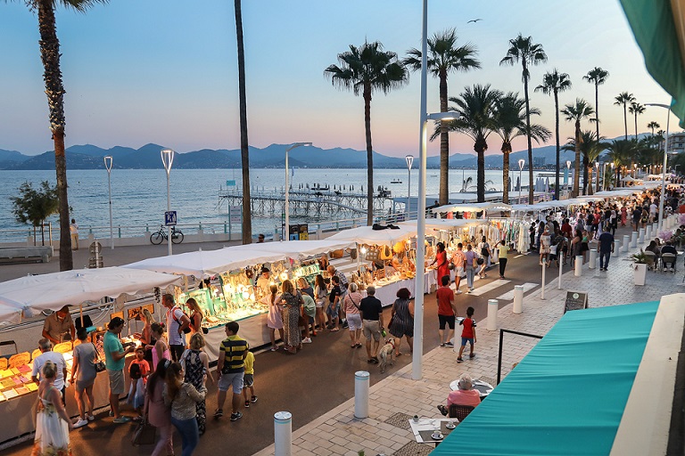 marche-nocturne-bord-mer-plages-vacances-cannes-cote-azur-ete
