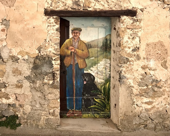 balade-visite-villages-perches-cote-azur-pittoresques-portes-peintes-montagne-alpes-maritimes
