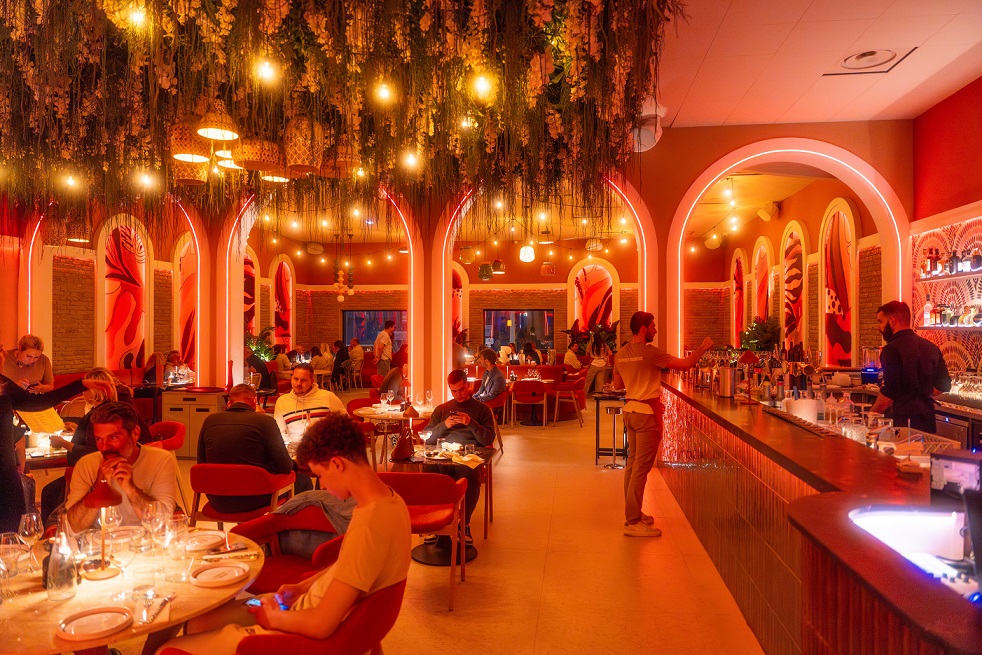 salle-jeux-bowling-flechettes-restaurant-cannes-juma-cote-azur-bar-cocktails