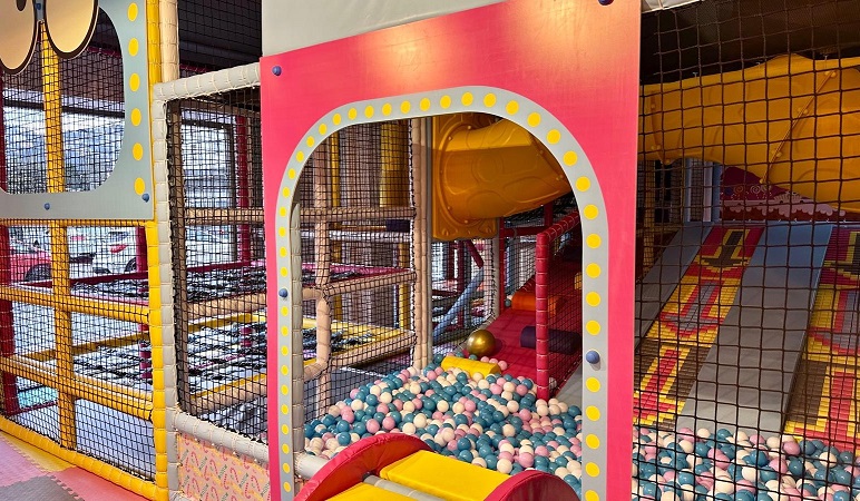 parc-jeux-enfants-structures-piscine-balles-nice-est-cote-azur