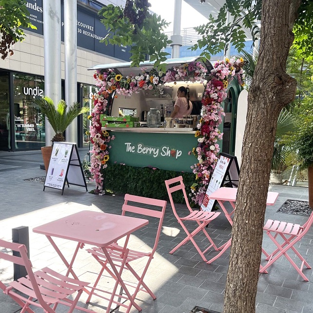 centre-shooping-promenade-riviera-cagnes-sur-mer-cote-azur-boutiques-magasins-restaurants