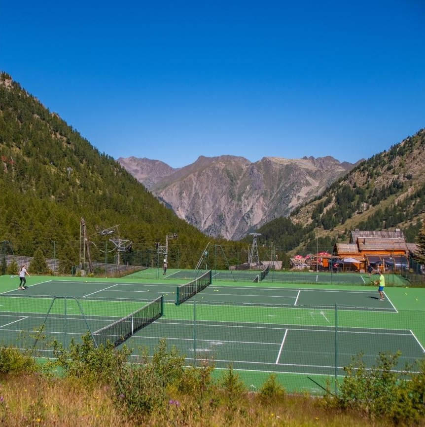 club-tennis-courts-station-isola2000-activites-loisirs-montagne-vacances-ultra