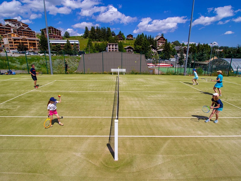 club-tennis-terrains-activites-sport-station-valberg-alpes-maritimes