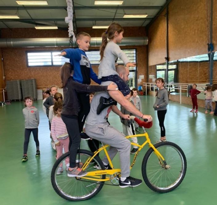 stage-cirque-enfant-adolescent-vacances-scolaires-ete-juillet-villeneuve-loubet-nice-06