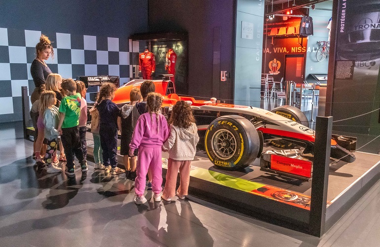 formule-anniversaire-tout-compris-enfant-salle-animateur-activites-nice-sport-cote-azur