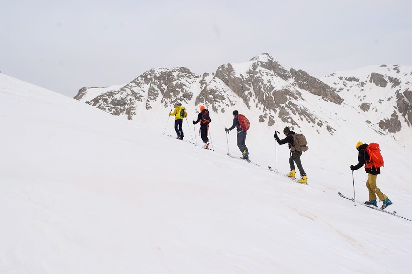 sejour-colo-ski-alpinisme-ados-queyras-station-alpes-sud-fevrier-hiver
