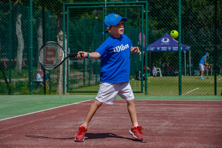 cours-tennis-sport-ultra-mougins-activite-apres-ecole-enfant-ado