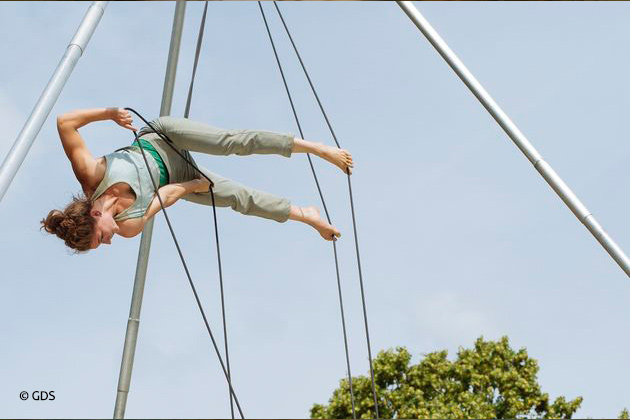 spectacle-cirque-acrobates-plein-air-cannes