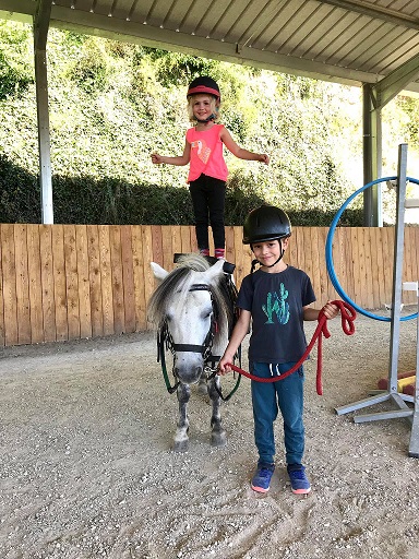 sun-equitation-activite-enfants-equitation-poney