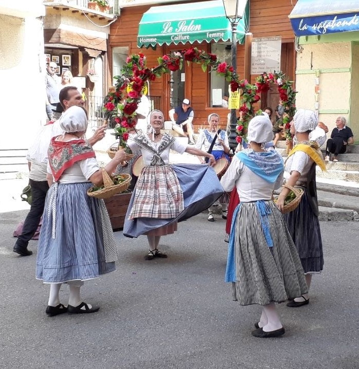 fete-village-danses-folkloriques-alpes-maritimes