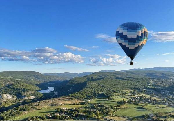 vol-montgolfiere-alpes-provence-montgolfieres-verdon-famille