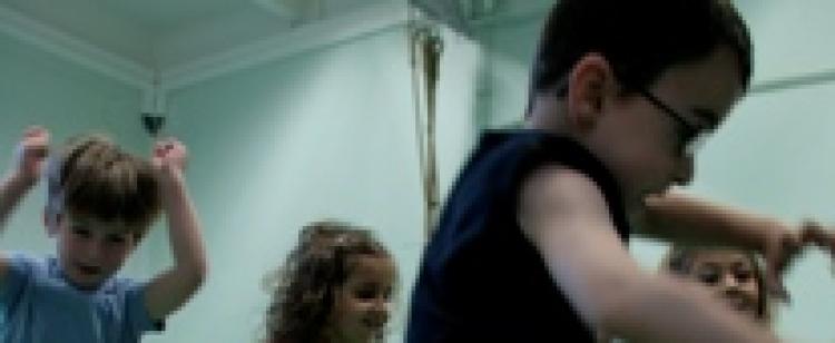 Atelier de Danse enfants avec parents à Nice cours-danse-contemporaine-enfants-parents-nice
