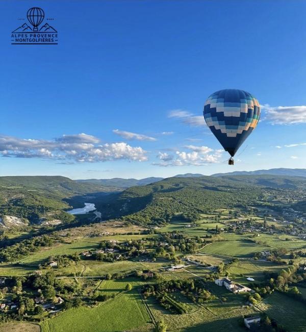 vol-montgolfiere-alpes-provence-montgolfieres-verdon-famille
