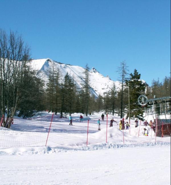 vacances-ski-famille-entraunes-sports-hiver