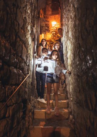 visite-lanterne-nuit-saint-paul-vence-village-famille-enfants-decouverte